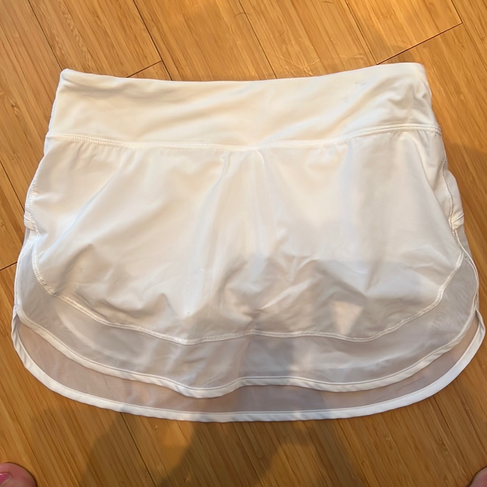 NWOT WHITE LULU SKIRT